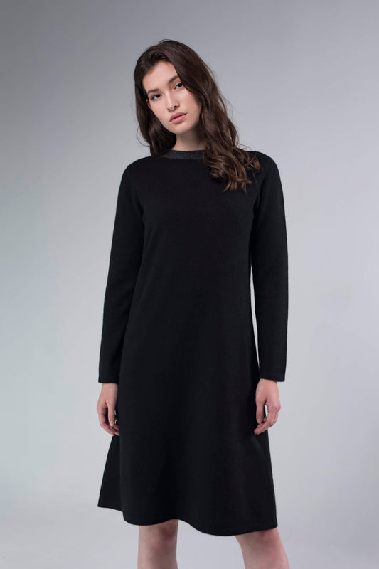 Tara černé kašmírové šaty s jemným úvazem