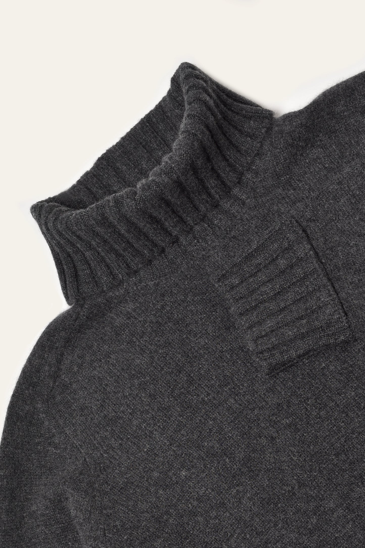Ariungoo grey women's cashmere turtleneck