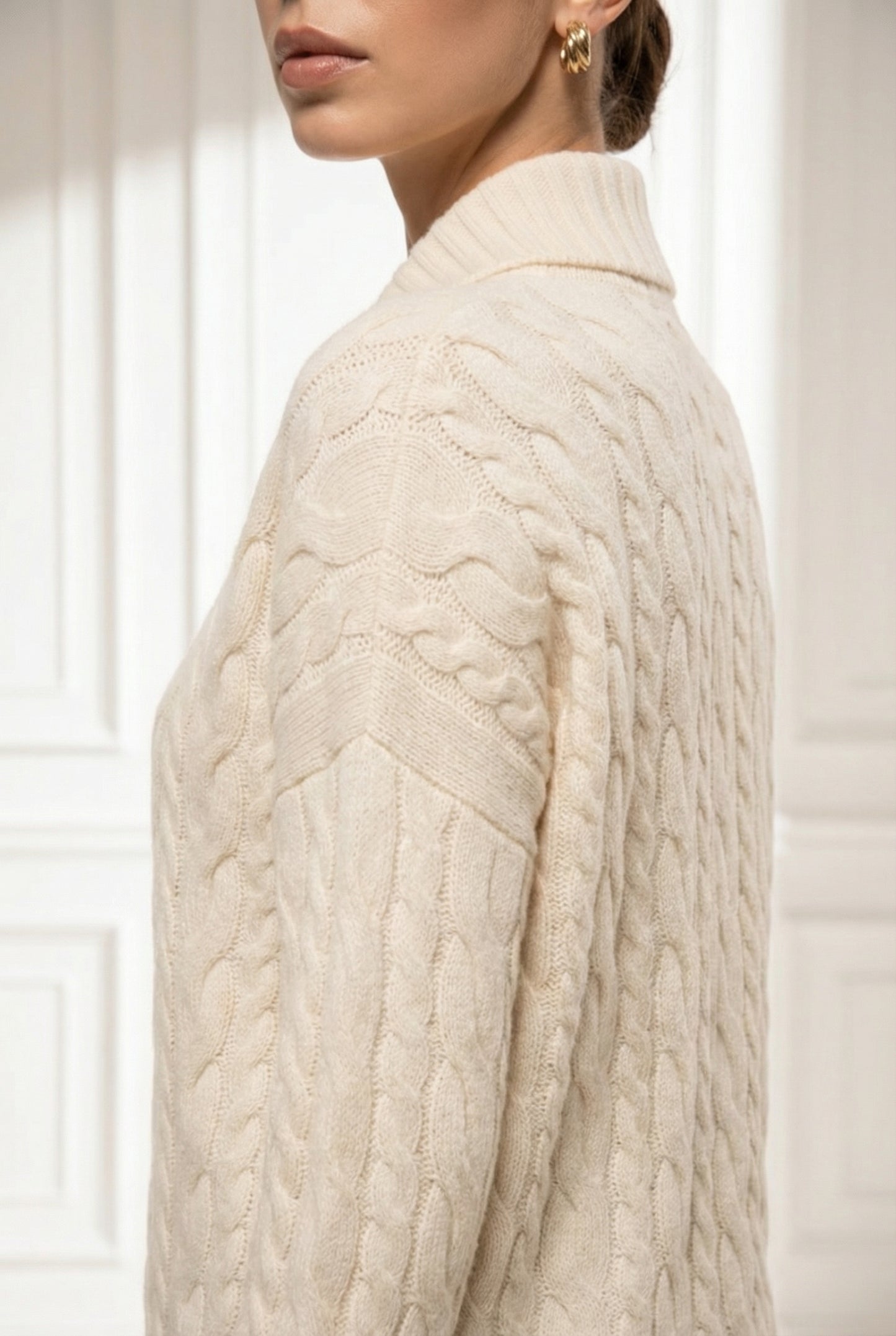 Alungoo women's cable sweater in beige