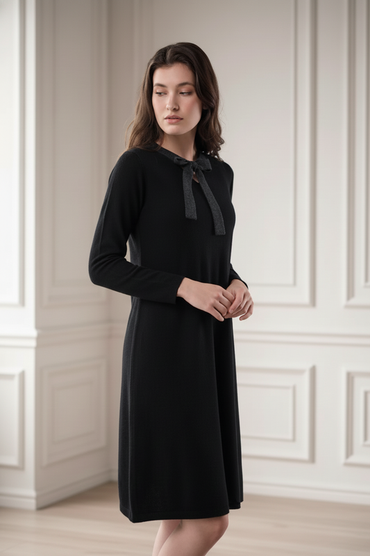 Tara černé kašmírové šaty s mašlí